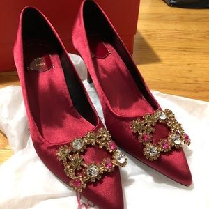 RV style burgundy red pump heels